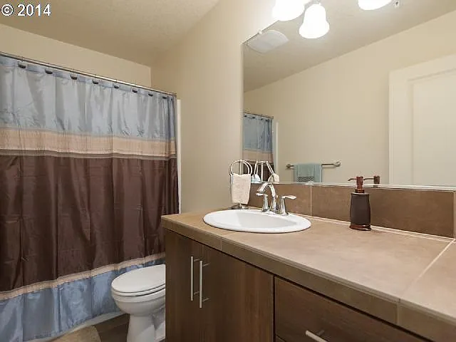 2 bed, 2.5 bath, 1715 sqft, $2,400 — Photo 3