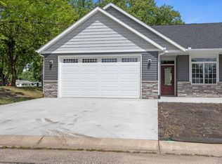 405 Kottke Ct SE, Hutchinson, MN 55350