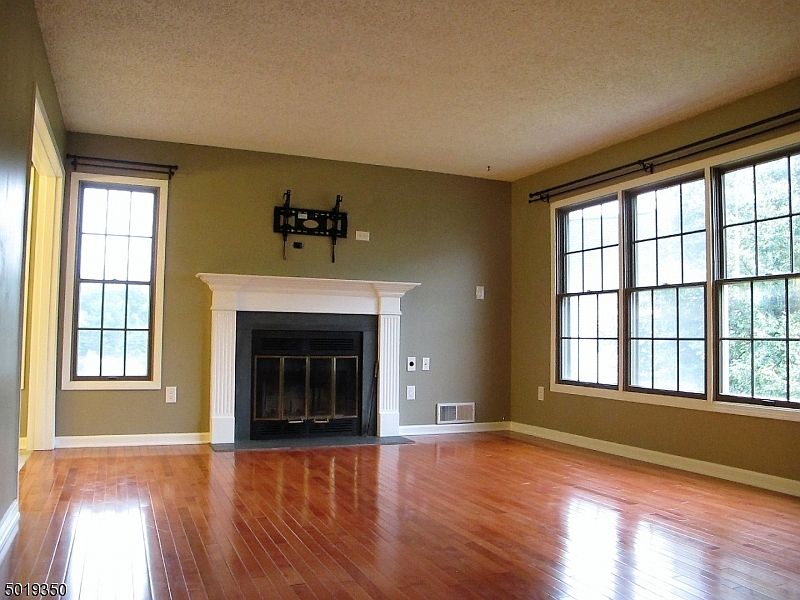 1st image of 40 Heritage Ln Unit 40