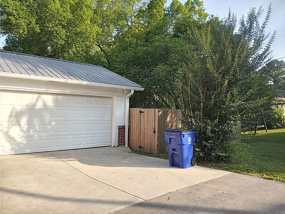 2nd image of 2705 Highland Dr NE
