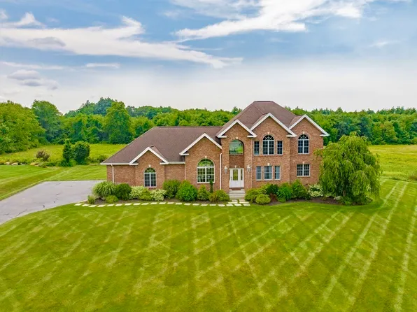 15 Wandering Meadows Ln, Wilbraham, MA 01095