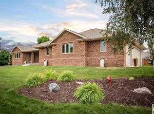 2874 S Saint Aubin St, Sioux City, IA 51106
