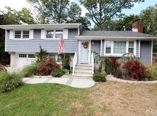 32 Lexington Dr, Metuchen, NJ 08840