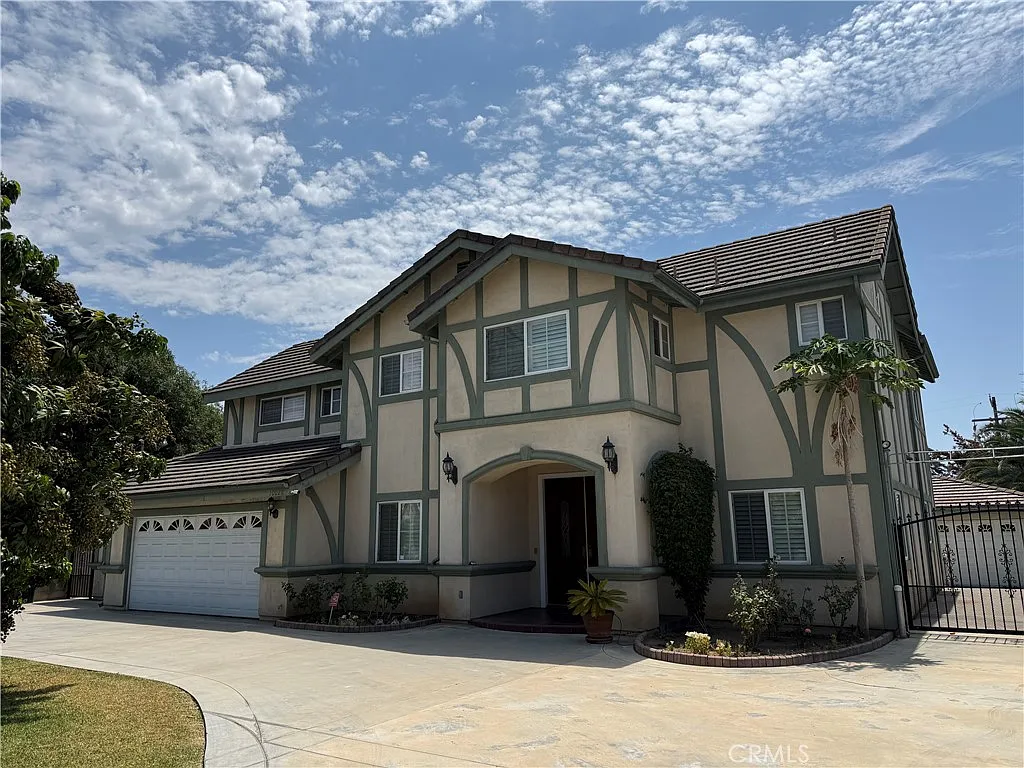 5 bed, 4.5 bath, 3316 sqft, $5,888 — Photo 1