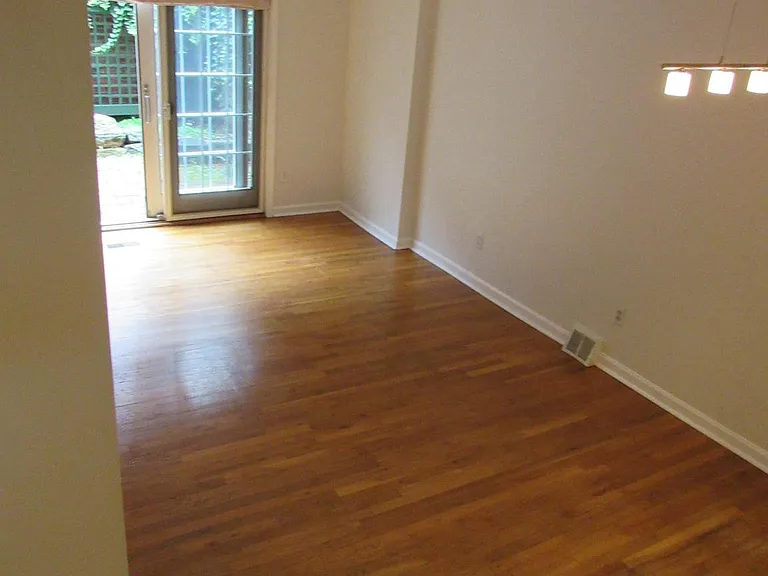 419 S Quince St — Photo 5
