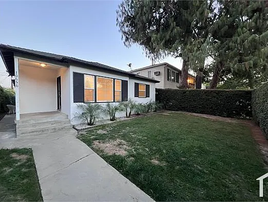 10650 Camarillo St — Photo 19