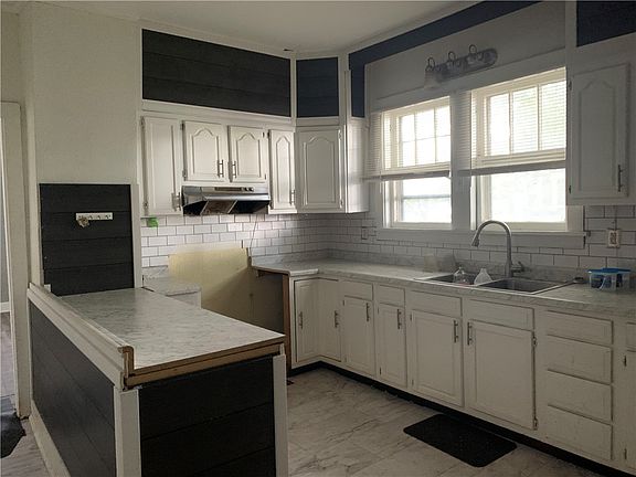 3rd image of 646 W North St