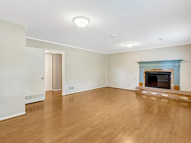 6717 Reynard Dr — Photo 31