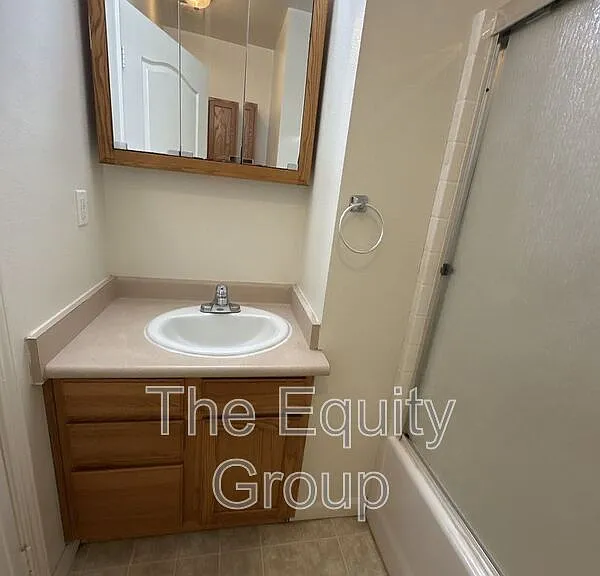 2423 W Sunnyside Ave — Photo 10