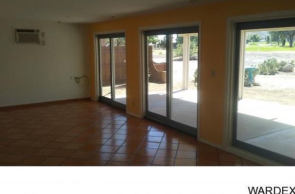 5th image of 995 Country Club Dr