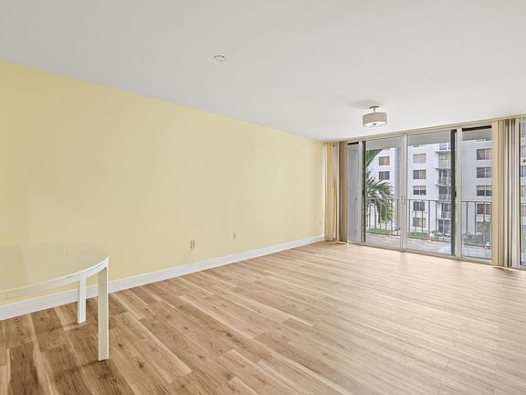 4th image of 1700 NW North River Dr APT 305