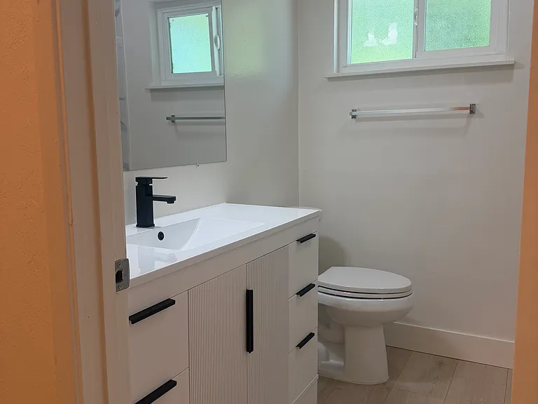 Full bath upstairs