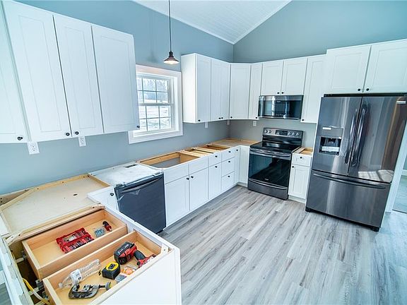 4th image of 33493 Irish Ave