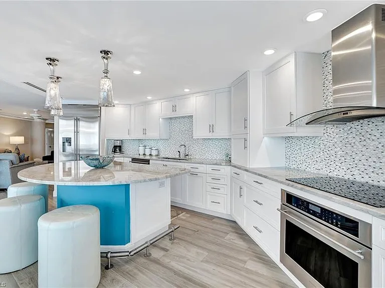 4041 Gulf Shore Blvd N #703 — Photo 12