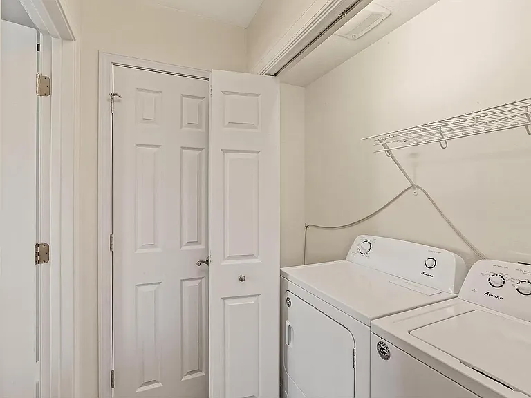 7125 N Crestline St #7 — Photo 9