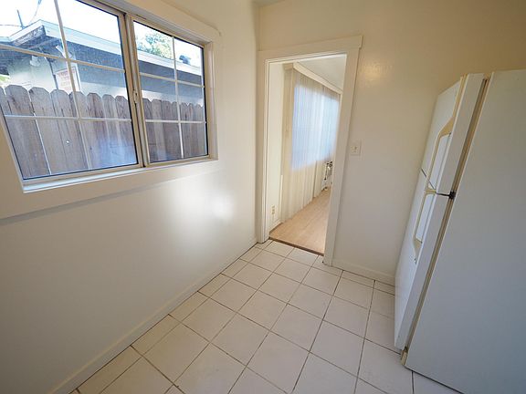 4th image of 5915 Hazeltine Ave APT 1