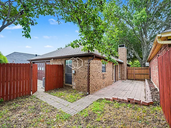 330 Bryant Ln — Photo 16