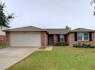 1404 Erin Dr, Burleson, TX 76028