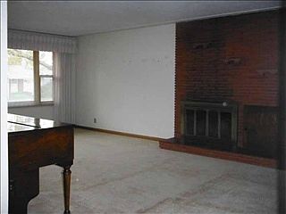 3rd image of 1423 Parkhill Dr