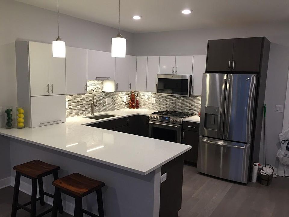 1st image of 18 Cliveden St Unit 302W