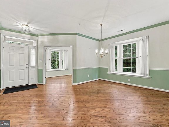 4th image of 1511 Country Club Dr