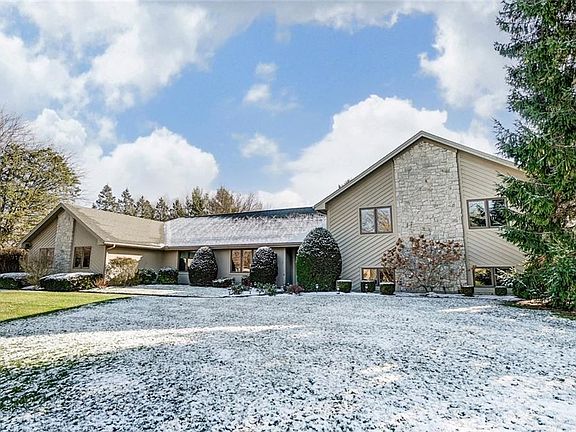 2nd image of 1086 Quiet Brook Trl