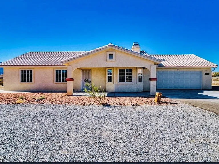3790 Vanguard Ave — Photo 2