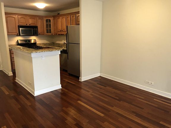 2nd image of 1960 N Lincoln Park West Ave #2201