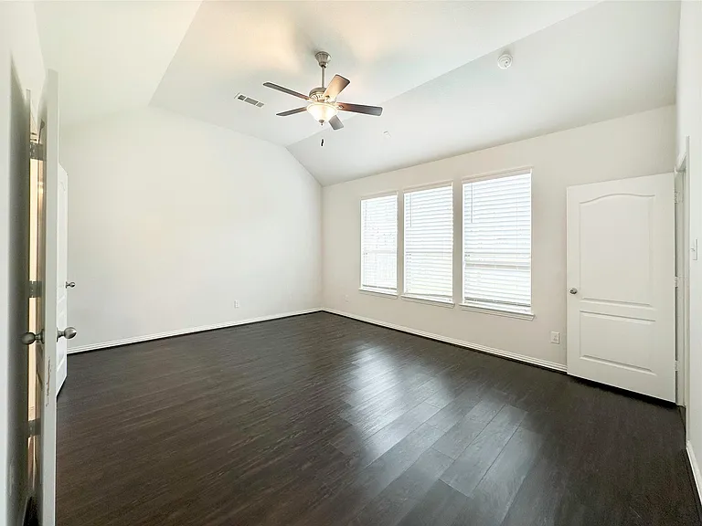 23610 Carducci Dr — Photo 17