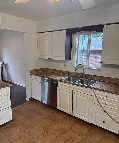 477 Oswego Ct — Photo 15