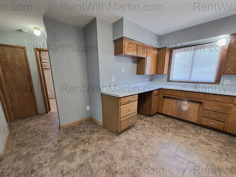 237 Miriam Dr — Photo 5