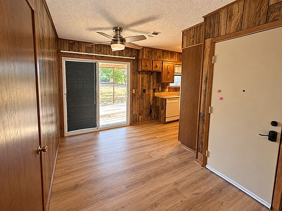 4th image of 225 Elizabeth Ln