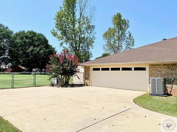 3rd image of 5403 Deer Creek Dr