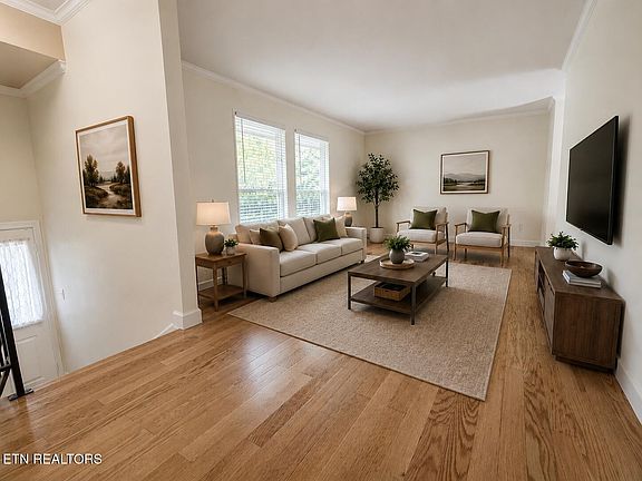 2nd image of 18 Moore Ln