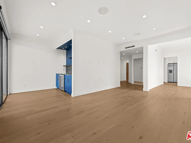 106 N Croft Ave #301 — Photo 6