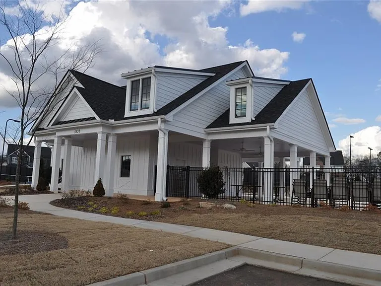 5745 Thornton Dr — Photo 40