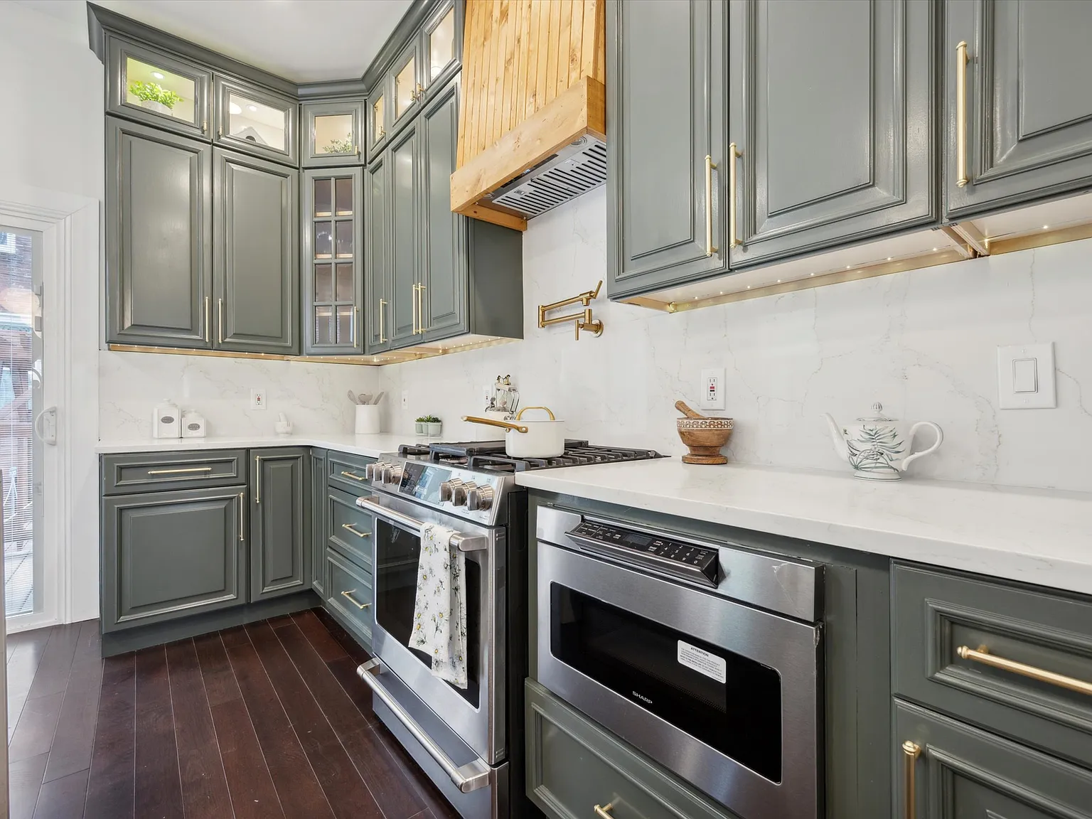 5 bed, 3122 sqft, $4,200 — Photo 3