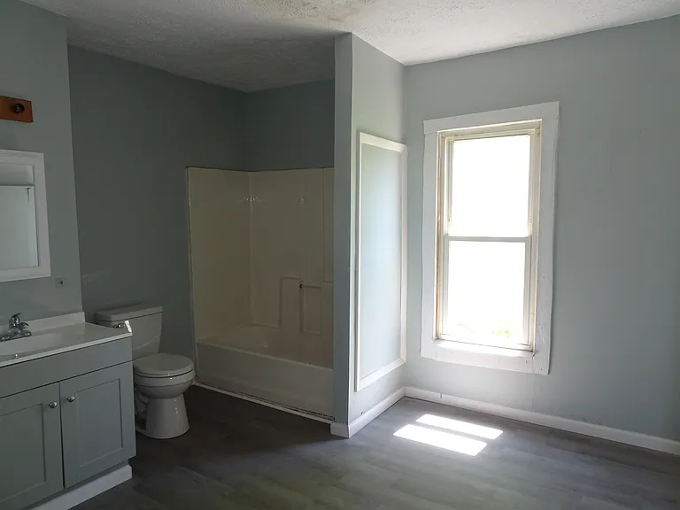 319 Davids St — Photo 4