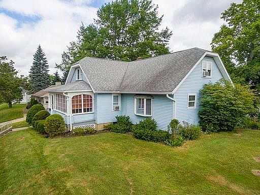 3rd image of 135 Chautauqua Ave
