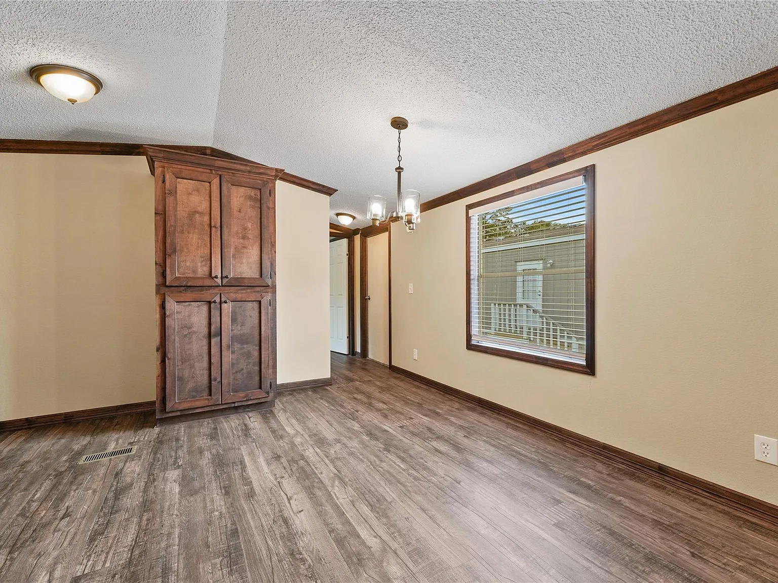 3 bed, 2.0 bath, $1,400 — Photo 3