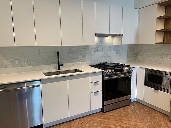4th image of 3227 Saint Johns St