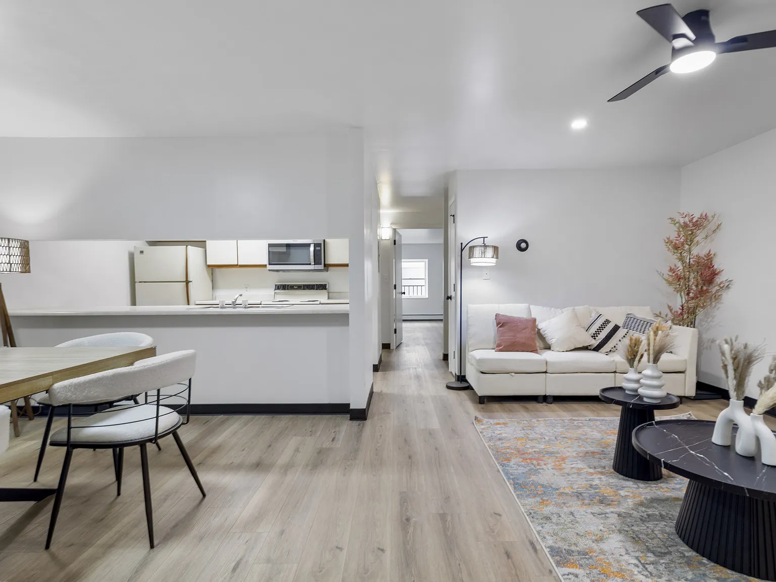 Wehnwood Court Apartments — Photo 2