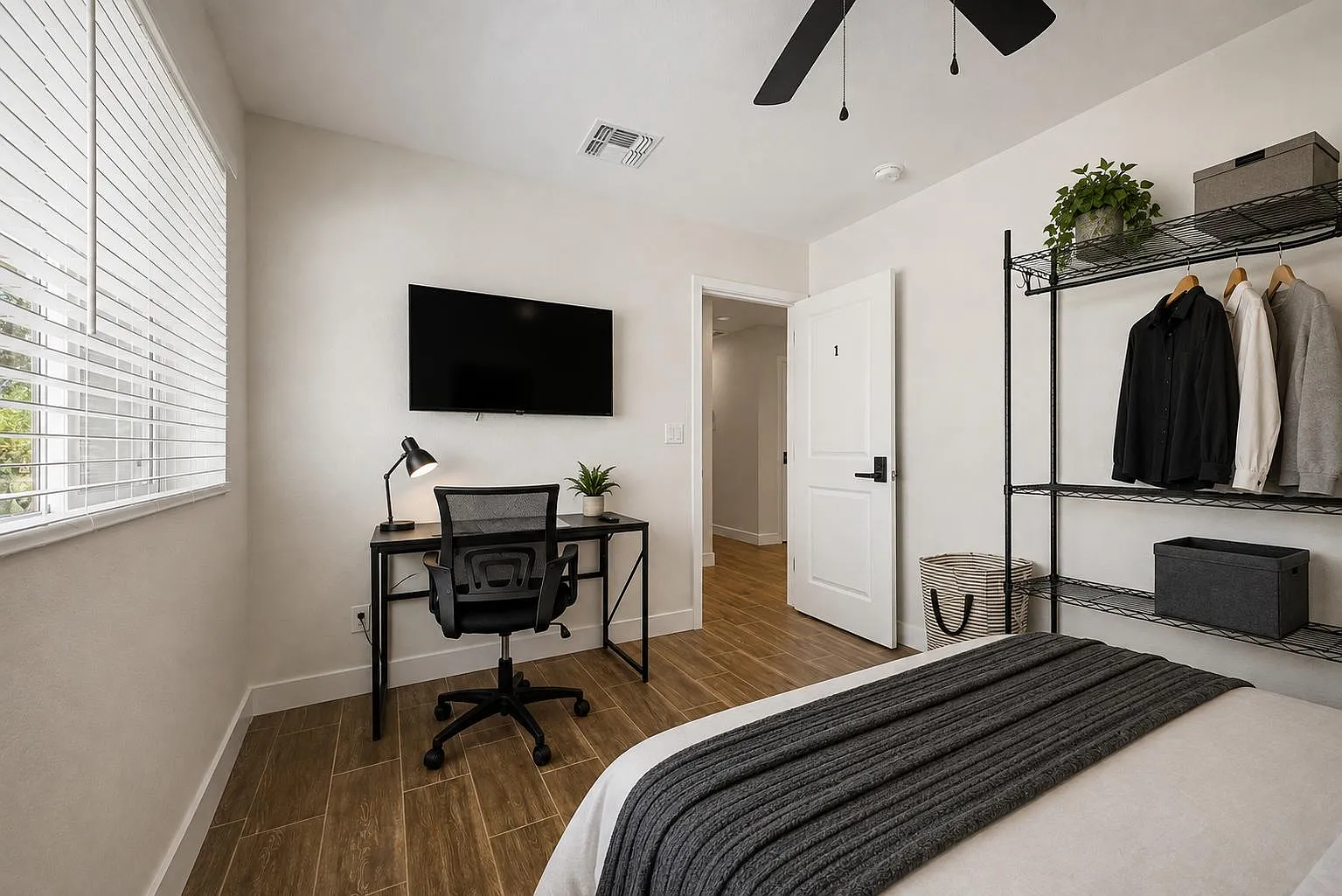 4 bed, 3.0 bath, 1570 sqft, $858 — Photo 2