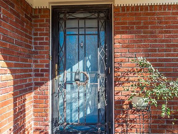 2nd image of 1594 Estate Dr