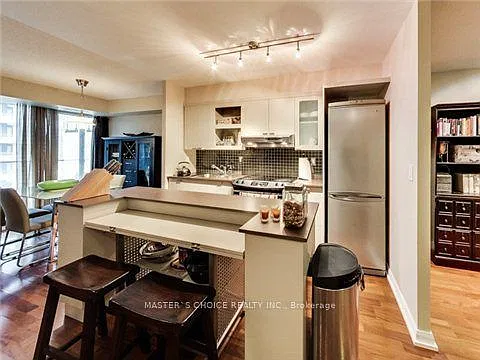 111 Elizabeth St — Photo 2
