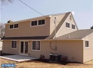 5 Deep Dale Dr E, Levittown, PA 19056