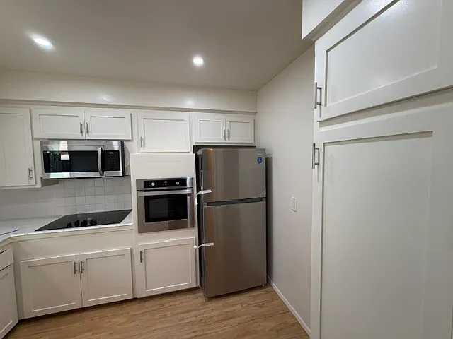 1740 Huntington Dr — Photo 2