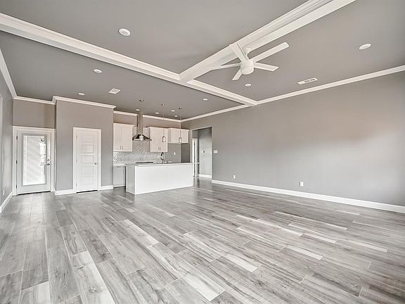 4th image of 8400 Kelly Ln