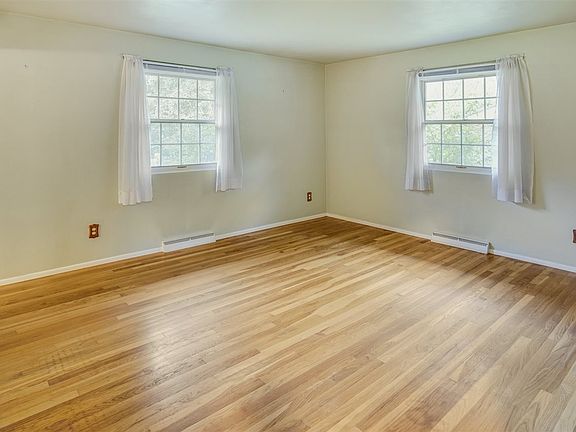 4th image of 19400 Sundale Dr