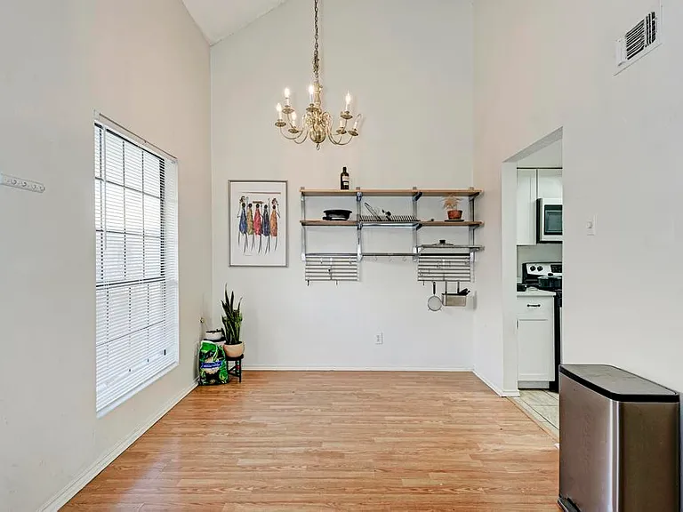 2401 Leon St #300 — Photo 9